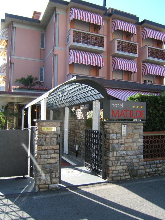 Hotel Matilde Марина-ди-Масса Экстерьер фото