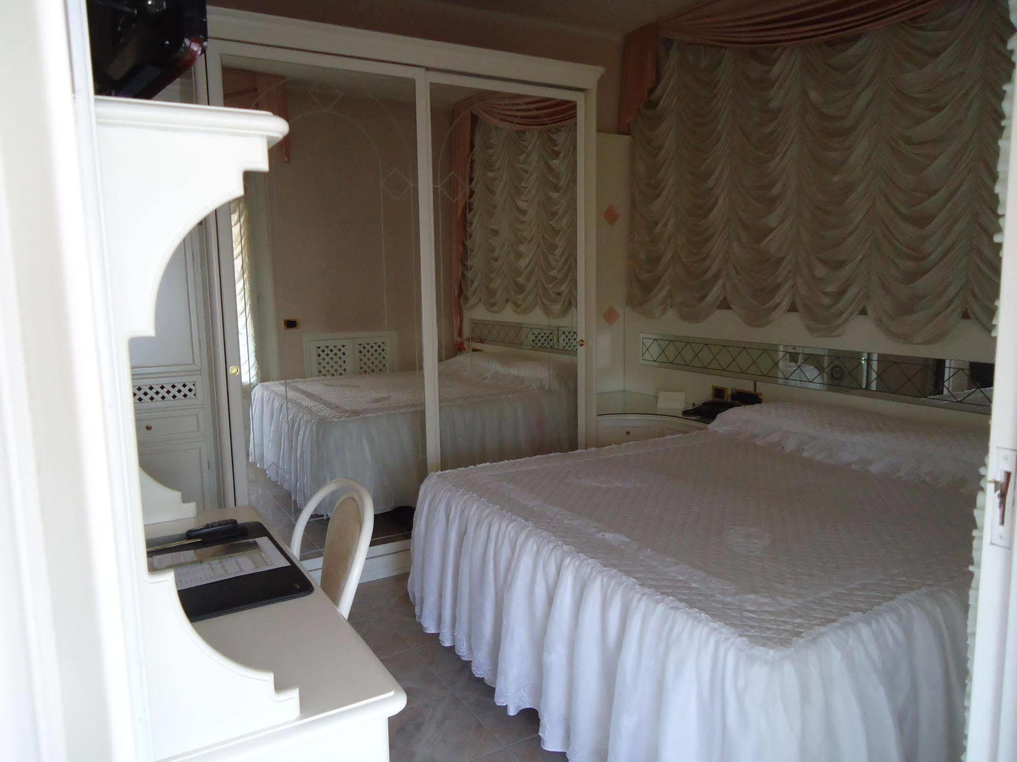 Hotel Matilde Марина-ди-Масса Экстерьер фото